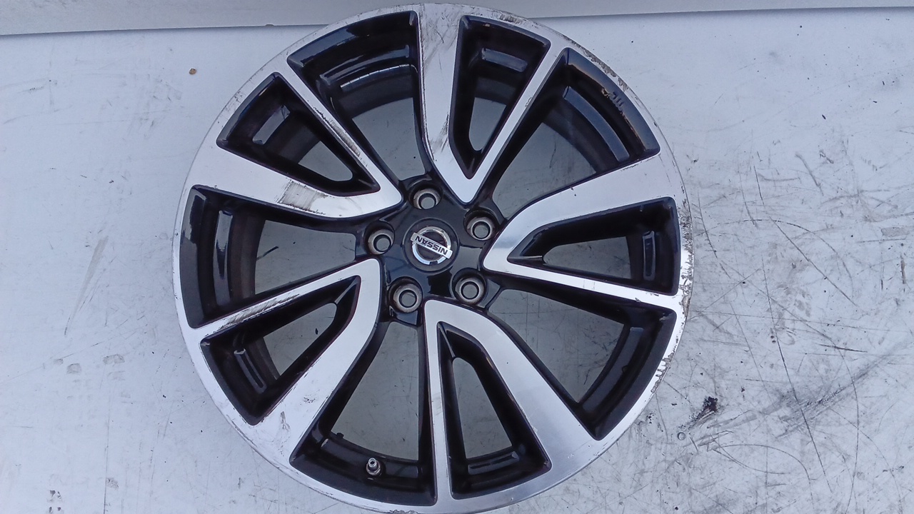 CERCHI IN LEGA 19 NISSAN QASHQAI 2015 5 BUCHI — foto 4