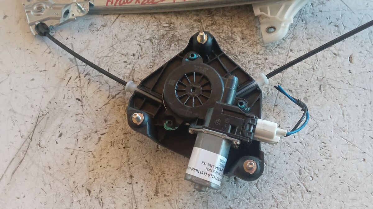 ALZACRISTALLO ANTERIORE DESTRO TOYOTA AYGO' X 2023 2 PIN 857100H040 — foto 3