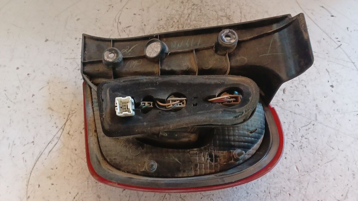 STOP SINISTRO NISSAN MICRA 2013 — foto 3